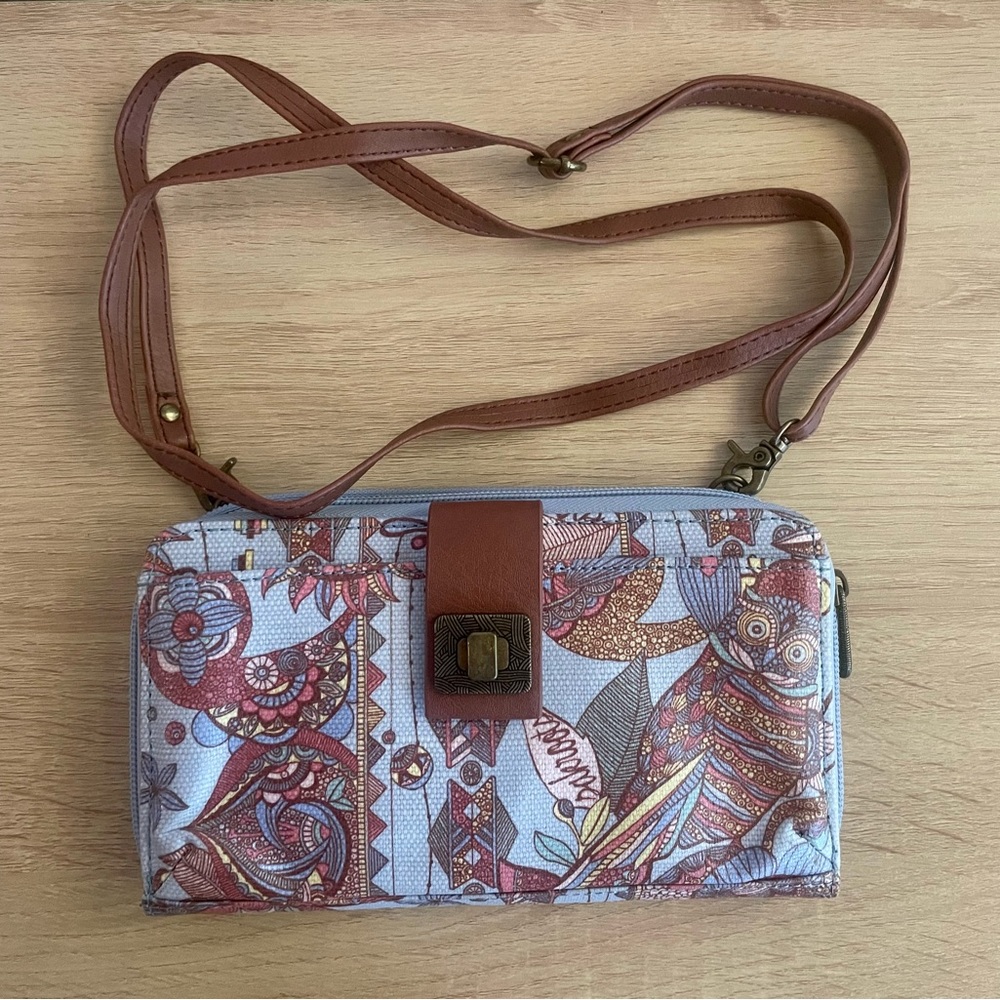 SAKROOTS crossbody wallet!❤️